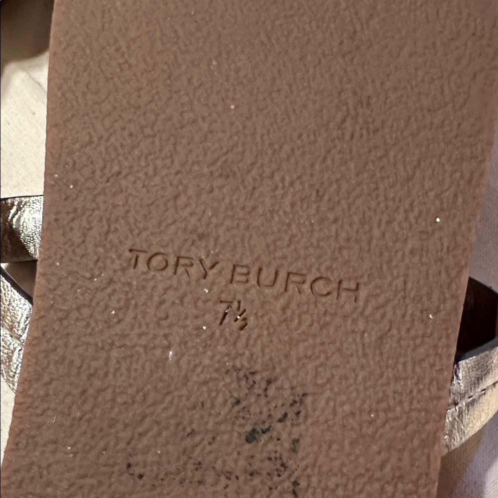 Tory Burch Metallic Gold Logo Thong Sandals too big for me never worn - Picture 4 of 5
